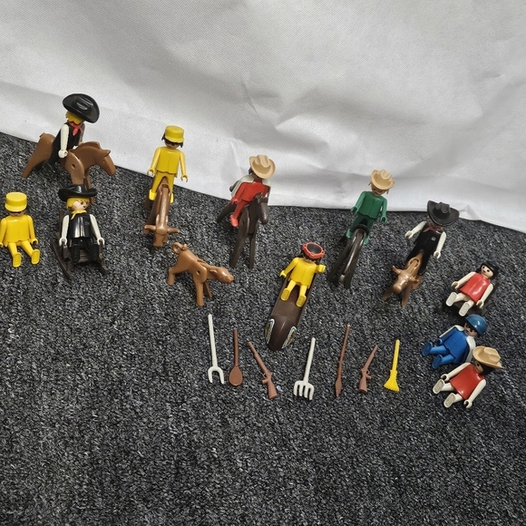 Vintage Cowboys & Indians Playmobil Figurines 27 Pieces + - Picture 2 of 9